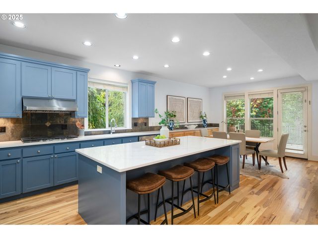 3017 Sw FAIRVIEW Blvd, Portland, OR 97205