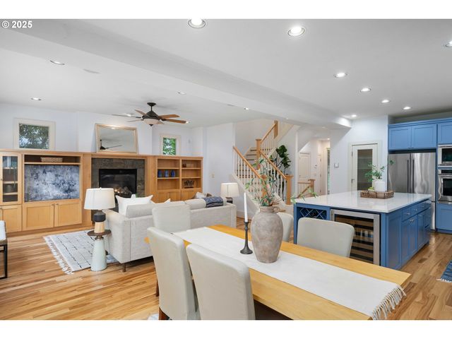 3017 Sw FAIRVIEW Blvd, Portland, OR 97205