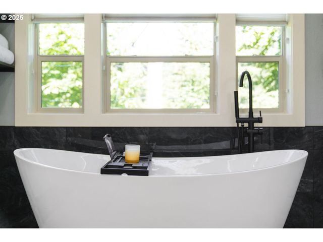 3017 Sw FAIRVIEW Blvd, Portland, OR 97205