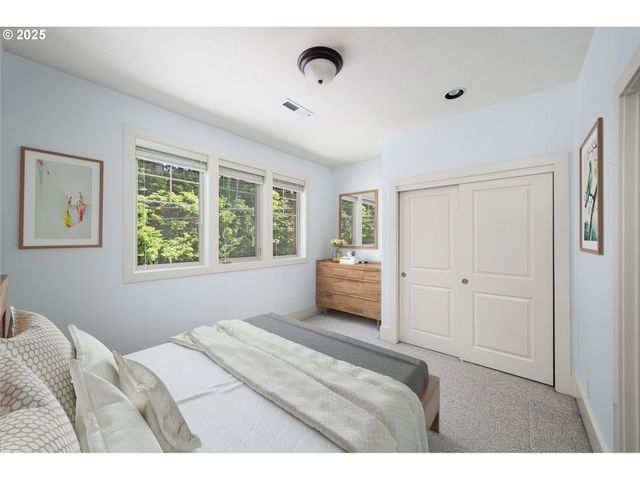 3017 Sw FAIRVIEW Blvd, Portland, OR 97205