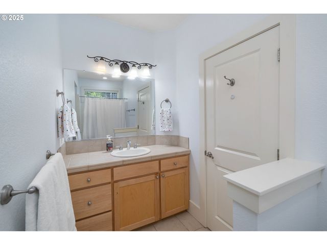 3017 Sw FAIRVIEW Blvd, Portland, OR 97205