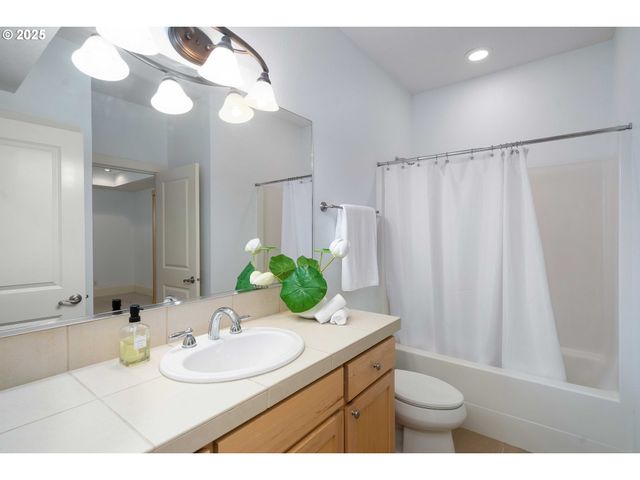 3017 Sw FAIRVIEW Blvd, Portland, OR 97205