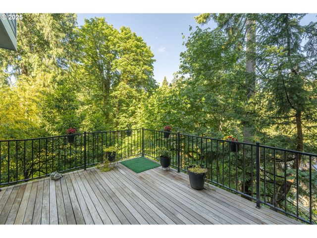 3017 Sw FAIRVIEW Blvd, Portland, OR 97205