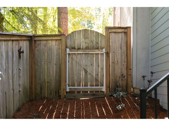 3017 Sw FAIRVIEW Blvd, Portland, OR 97205