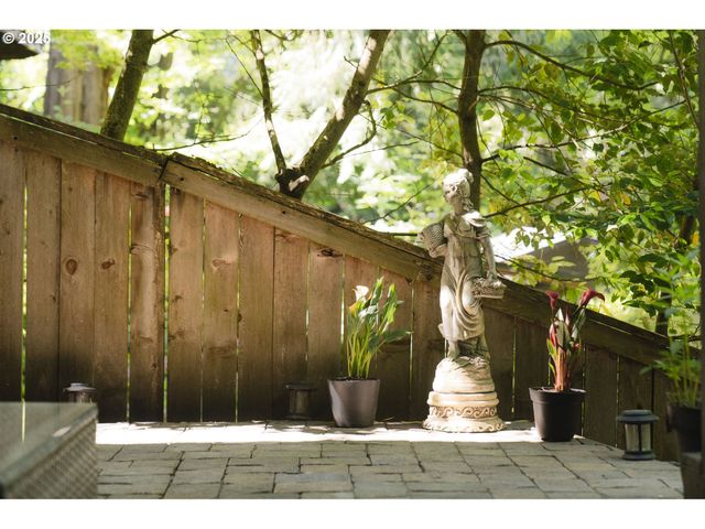 3017 Sw FAIRVIEW Blvd, Portland, OR 97205