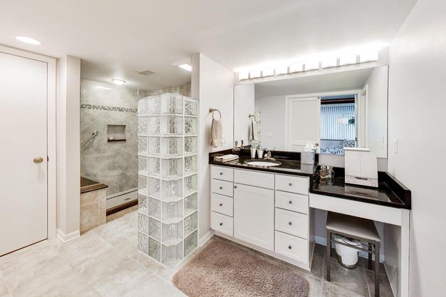 99 Saint Andrews TRAIL, Fontana, WI 53125