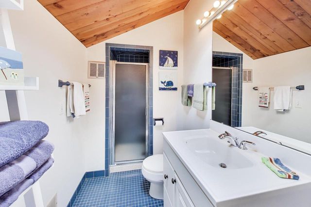 99 Saint Andrews TRAIL, Fontana, WI 53125