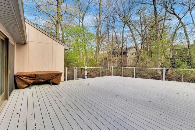 99 Saint Andrews TRAIL, Fontana, WI 53125