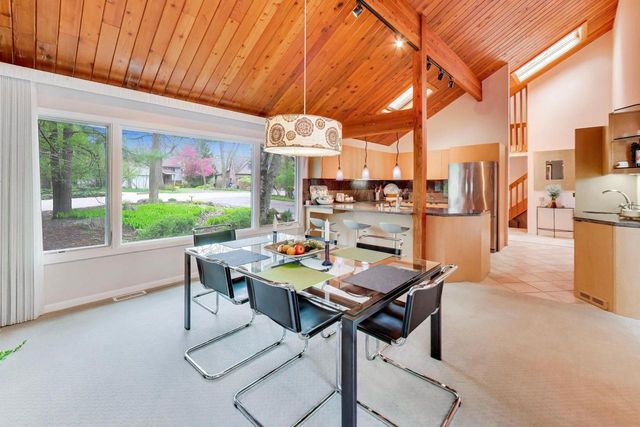 99 Saint Andrews TRAIL, Fontana, WI 53125