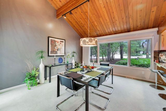 99 Saint Andrews TRAIL, Fontana, WI 53125