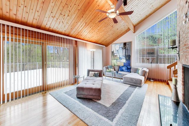 99 Saint Andrews TRAIL, Fontana, WI 53125