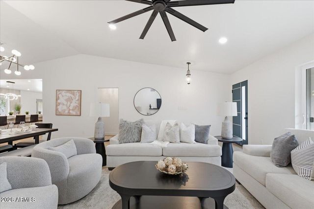 2218 E SUNNYSIDE Drive, Phoenix, AZ 85028