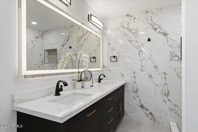 2218 E SUNNYSIDE Drive, Phoenix, AZ 85028