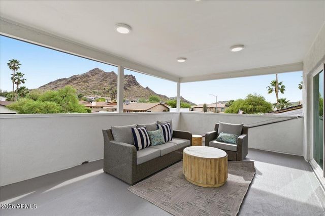 2218 E SUNNYSIDE Drive, Phoenix, AZ 85028