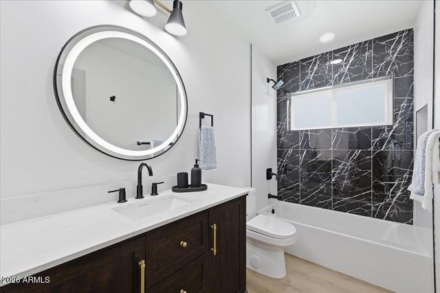 2218 E SUNNYSIDE Drive, Phoenix, AZ 85028