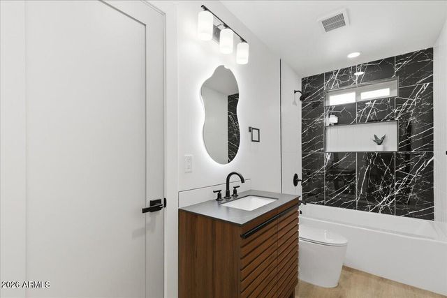 2218 E SUNNYSIDE Drive, Phoenix, AZ 85028