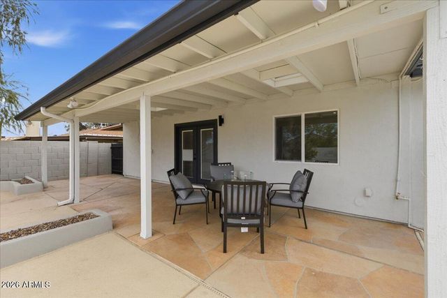 2218 E SUNNYSIDE Drive, Phoenix, AZ 85028