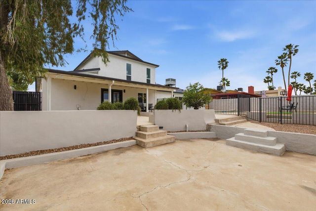 2218 E SUNNYSIDE Drive, Phoenix, AZ 85028