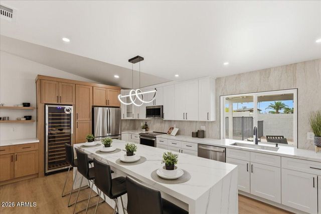 2218 E SUNNYSIDE Drive, Phoenix, AZ 85028