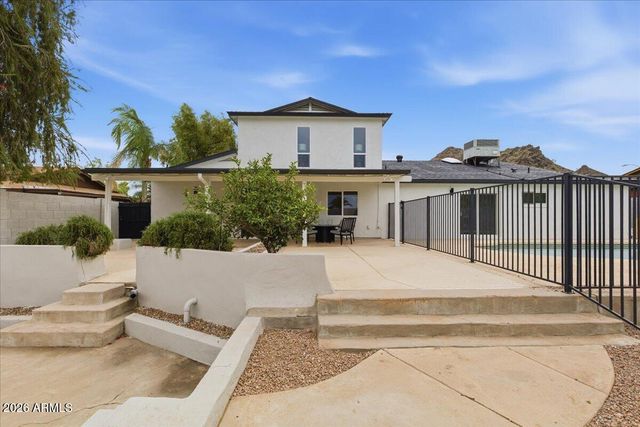 2218 E SUNNYSIDE Drive, Phoenix, AZ 85028