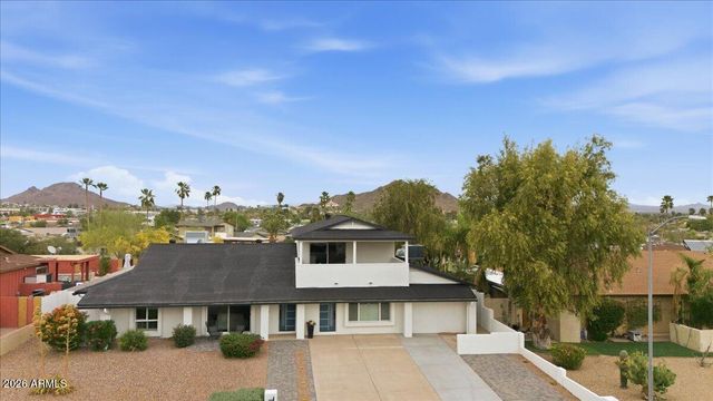 2218 E SUNNYSIDE Drive, Phoenix, AZ 85028