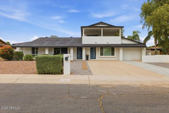 2218 E SUNNYSIDE Drive, Phoenix, AZ 85028