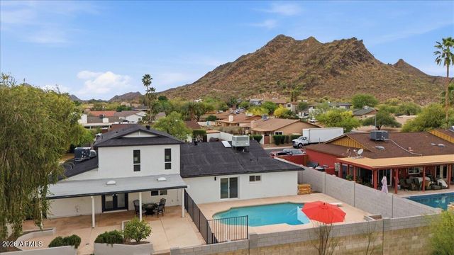 2218 E SUNNYSIDE Drive, Phoenix, AZ 85028