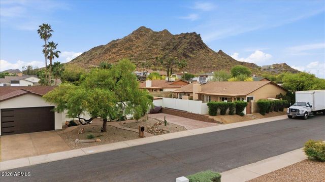 2218 E SUNNYSIDE Drive, Phoenix, AZ 85028