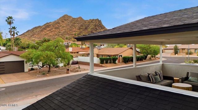 2218 E SUNNYSIDE Drive, Phoenix, AZ 85028