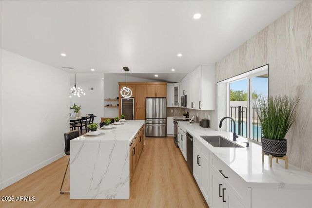 2218 E SUNNYSIDE Drive, Phoenix, AZ 85028