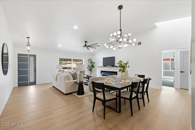 2218 E SUNNYSIDE Drive, Phoenix, AZ 85028