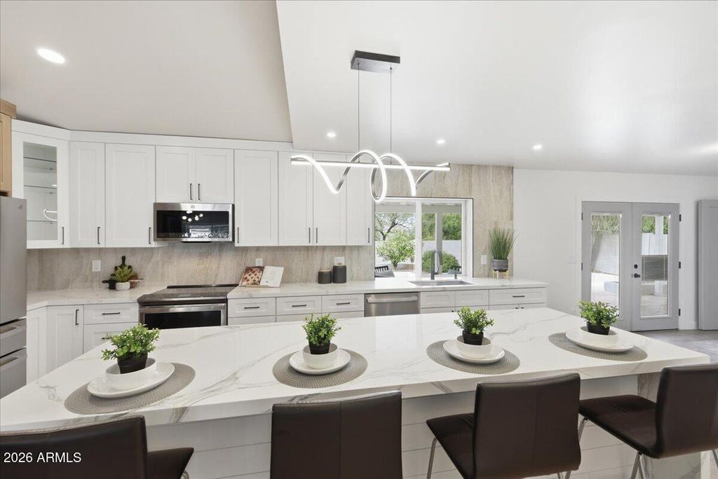 Image 13 of property listing at 2218 E SUNNYSIDE Drive, Phoenix, AZ 85028