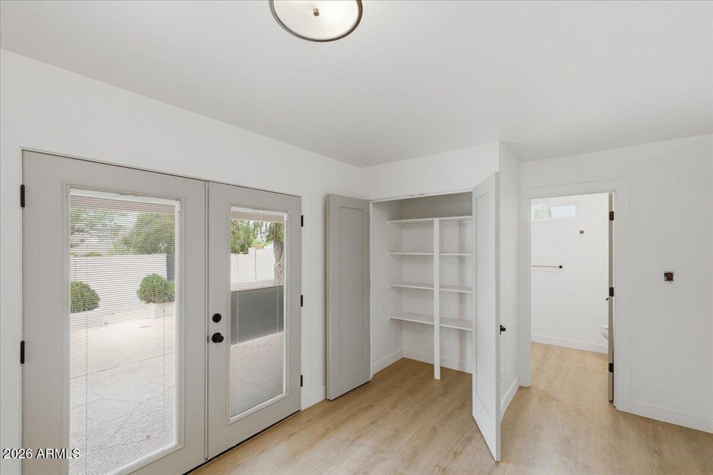 Image 15 of property listing at 2218 E SUNNYSIDE Drive, Phoenix, AZ 85028