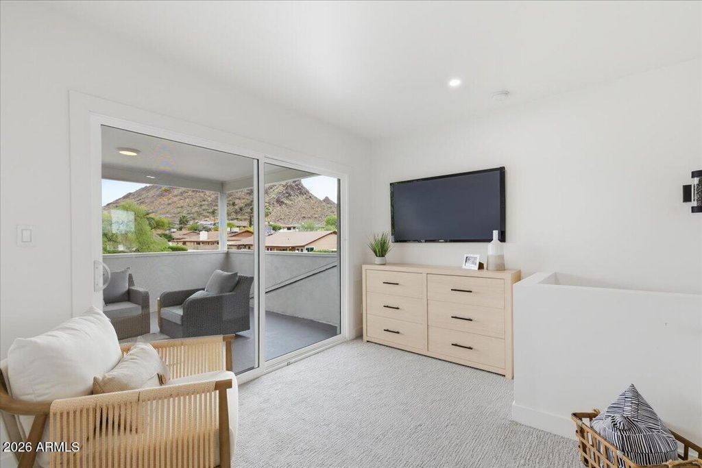 Image 22 of property listing at 2218 E SUNNYSIDE Drive, Phoenix, AZ 85028