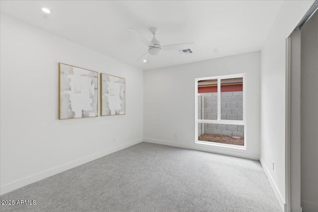 Image 28 of property listing at 2218 E SUNNYSIDE Drive, Phoenix, AZ 85028