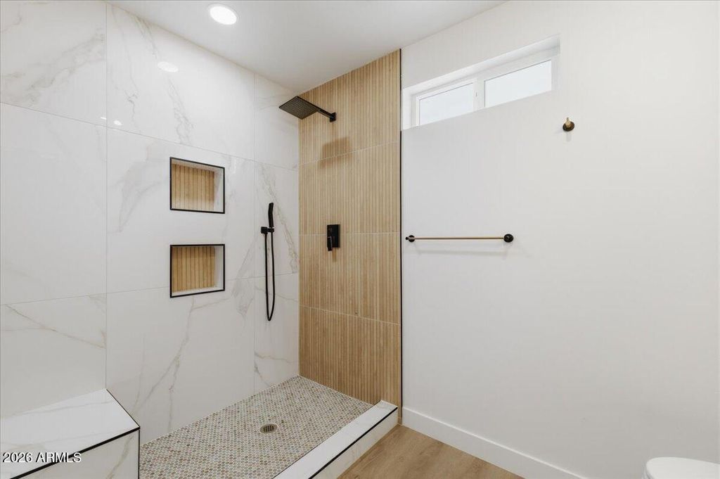 Image 32 of property listing at 2218 E SUNNYSIDE Drive, Phoenix, AZ 85028