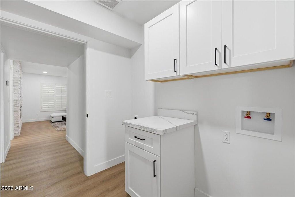 Image 34 of property listing at 2218 E SUNNYSIDE Drive, Phoenix, AZ 85028