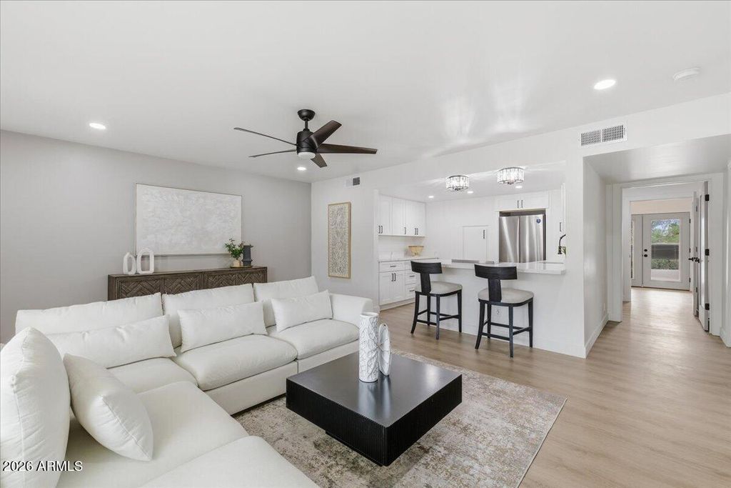 Image 36 of property listing at 2218 E SUNNYSIDE Drive, Phoenix, AZ 85028