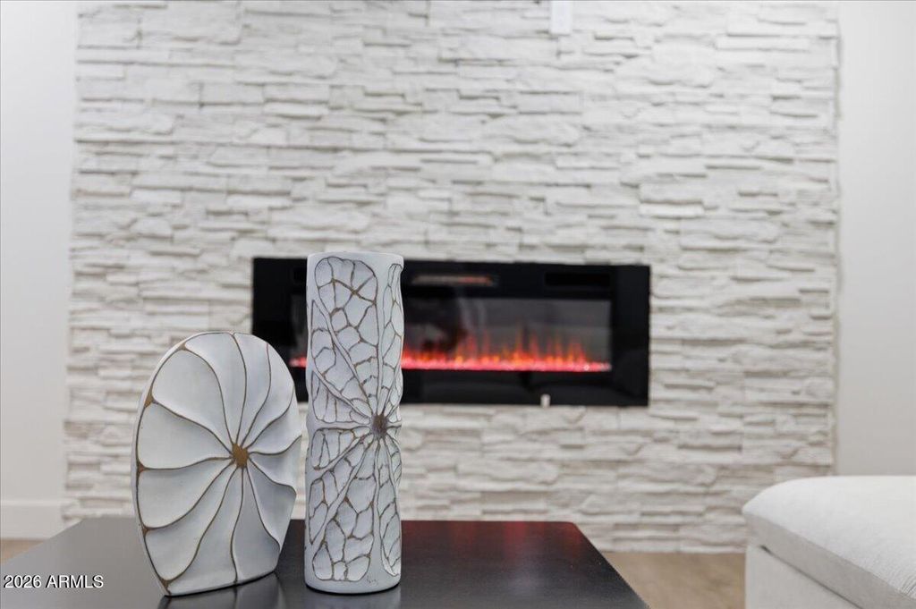 Image 39 of property listing at 2218 E SUNNYSIDE Drive, Phoenix, AZ 85028