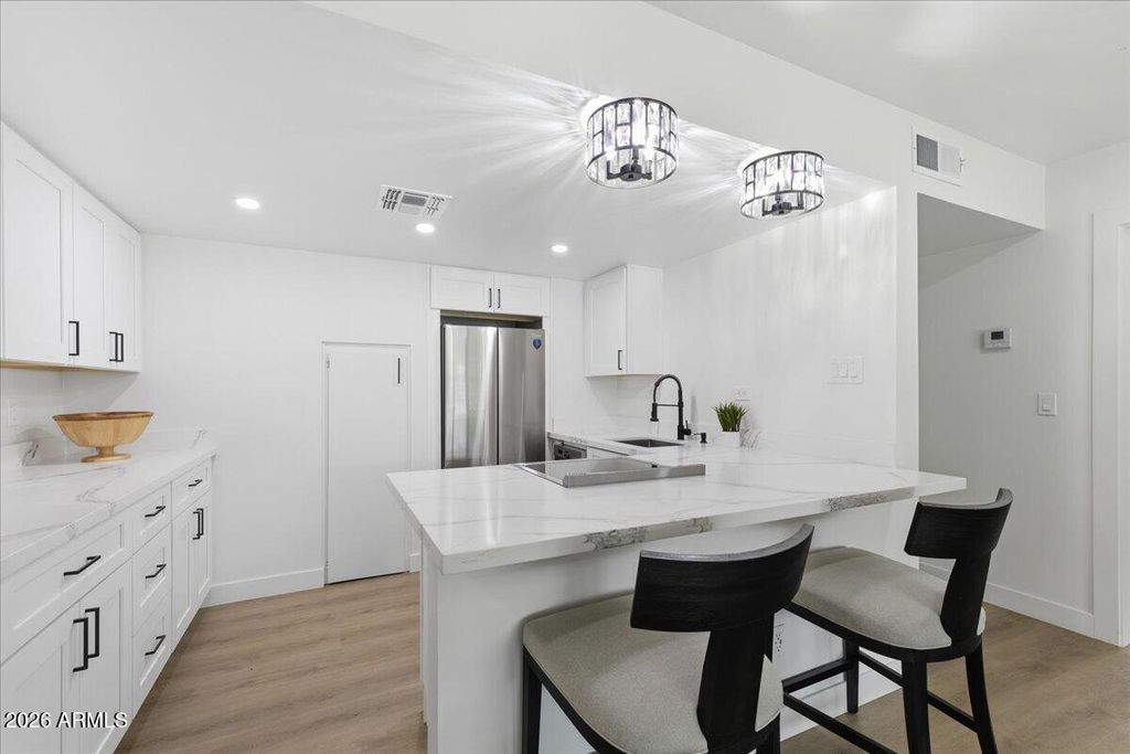 Image 41 of property listing at 2218 E SUNNYSIDE Drive, Phoenix, AZ 85028