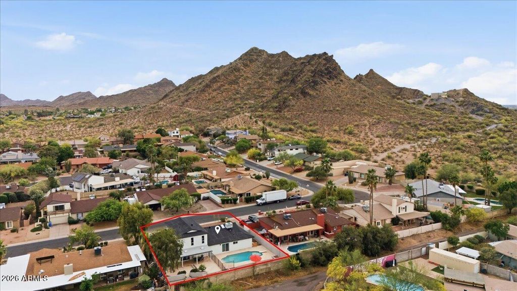 Image 55 of property listing at 2218 E SUNNYSIDE Drive, Phoenix, AZ 85028