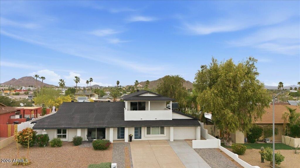 Image 56 of property listing at 2218 E SUNNYSIDE Drive, Phoenix, AZ 85028