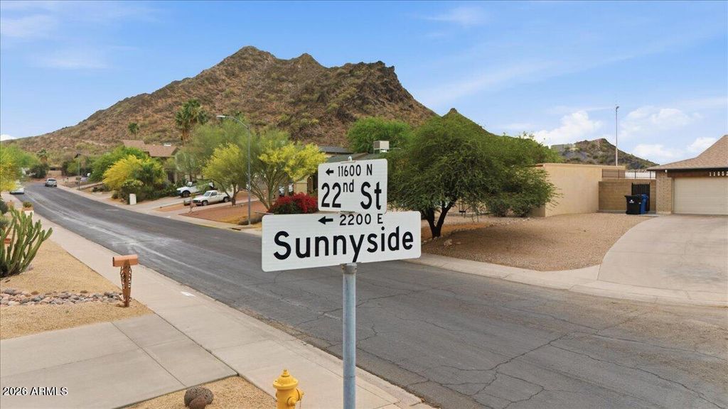 Image 68 of property listing at 2218 E SUNNYSIDE Drive, Phoenix, AZ 85028