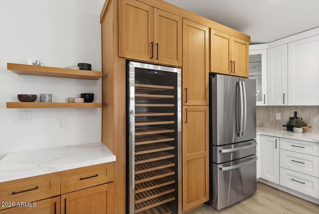 Image 8 of property listing at 2218 E SUNNYSIDE Drive, Phoenix, AZ 85028