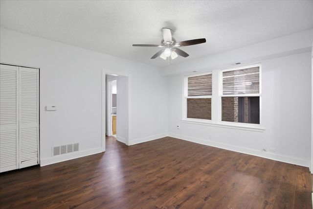 3727 N Pine Grove Avenue 214, Chicago, IL 60613