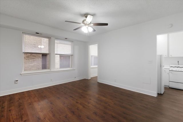 3727 N Pine Grove Avenue 214, Chicago, IL 60613