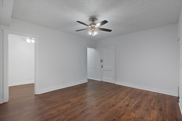 3727 N Pine Grove Avenue 214, Chicago, IL 60613