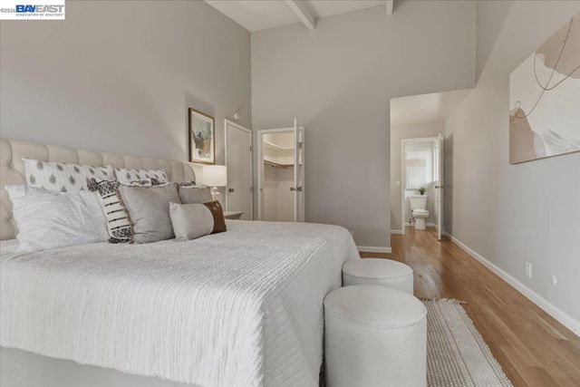 6130 Harbord Dr, Oakland, CA 94611