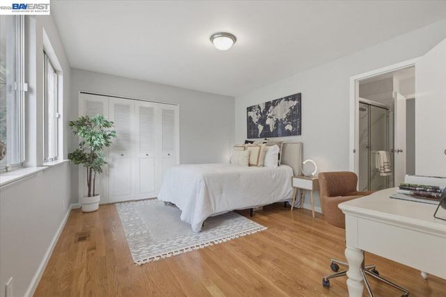 6130 Harbord Dr, Oakland, CA 94611