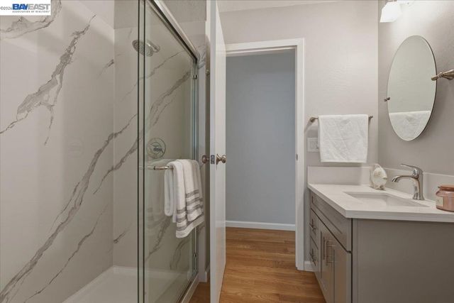 6130 Harbord Dr, Oakland, CA 94611